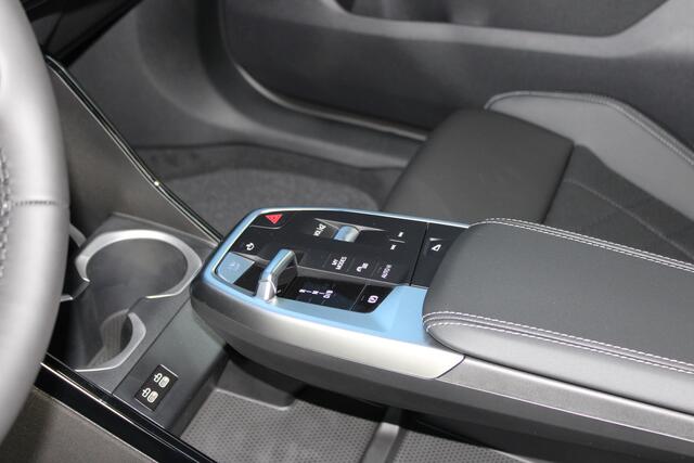 BMW X2 iX2 eDrive20 M Sport / Trekhaak / Sportstoelen / Adaptieve LED / Head-Up / M Adaptief onderstel / Parking Assistant Plus / Comfort Access
