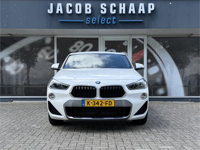 BMW X2 sDrive20i High Executive / Automaat / 19'' LM / Camera / Trekhaak (1.800KG) / M pakket /
