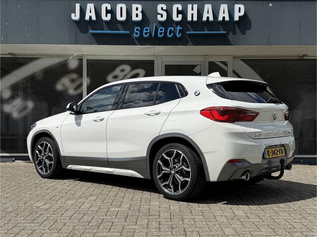 BMW X2 sDrive20i High Executive / Automaat / 19'' LM / Camera / Trekhaak (1.800KG) / M pakket /