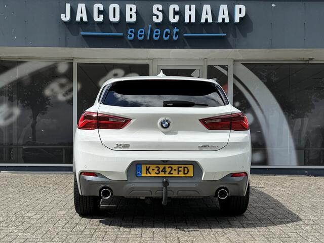 BMW X2 sDrive20i High Executive / Automaat / 19'' LM / Camera / Trekhaak (1.800KG) / M pakket /