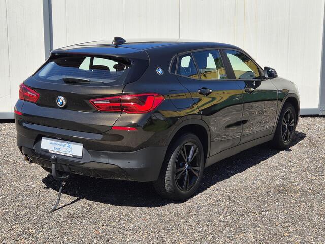 BMW X2 sDrive18i High Executive TREKHAAK!