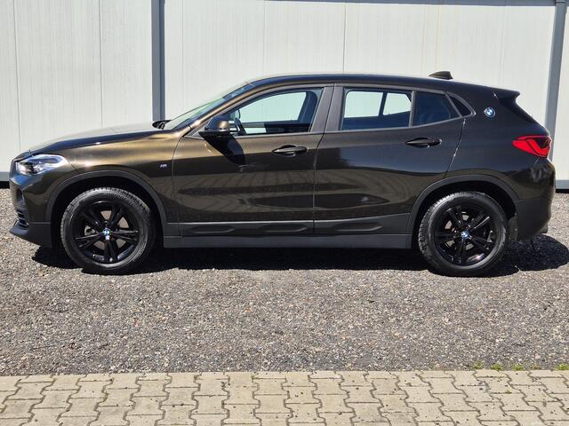 BMW X2 sDrive18i High Executive TREKHAAK!