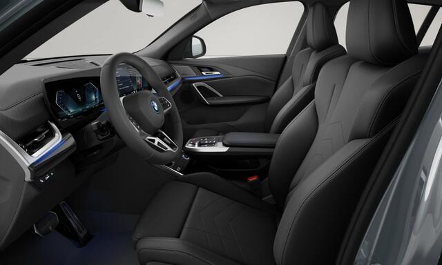BMW X2 iX2 eDrive20 M-Sport - Pano - Trekhaak - Memoryzetel - Stuurwiel Verwarmd