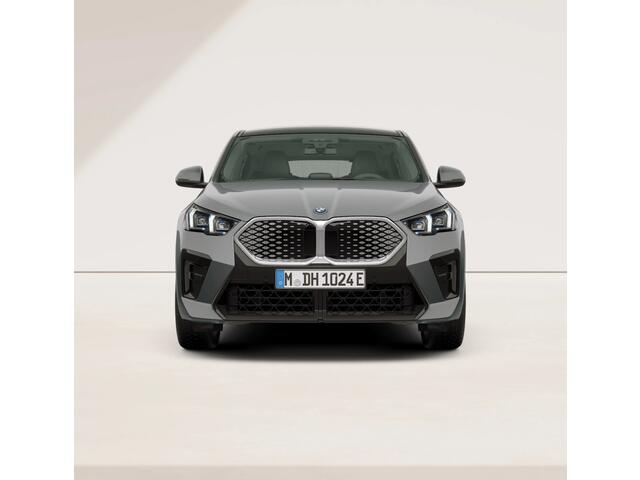 BMW X2 iX2 eDrive20 M-Sport - Pano - Trekhaak - Memoryzetel - Stuurwiel Verwarmd