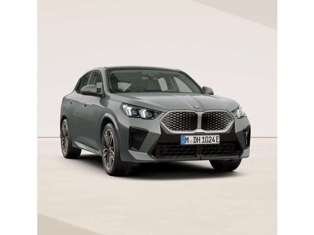 BMW X2 iX2 eDrive20 M-Sport - Pano - Trekhaak - Memoryzetel - Stuurwiel Verwarmd