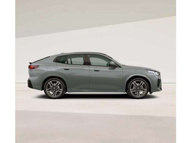 BMW X2 iX2 eDrive20 M-Sport - Pano - Trekhaak - Memoryzetel - Stuurwiel Verwarmd