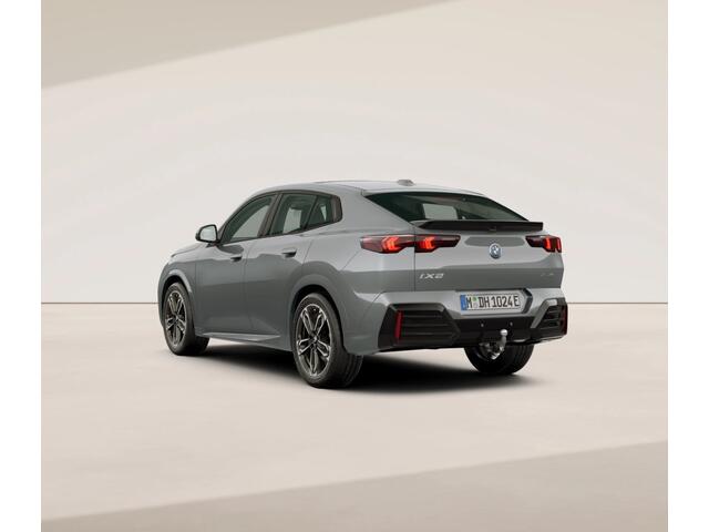 BMW X2 iX2 eDrive20 M-Sport - Pano - Trekhaak - Memoryzetel - Stuurwiel Verwarmd