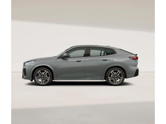BMW X2 iX2 eDrive20 M-Sport - Pano - Trekhaak - Memoryzetel - Stuurwiel Verwarmd