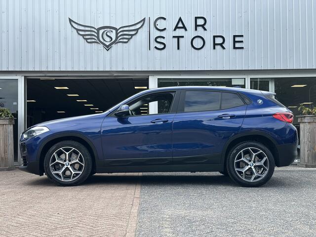 BMW X2 sDrive20i High Executive Edition |CAMERA|CLIMA|SFEERVERL.|LM VELGEN 18''|LED|CRUISE|STOEL VWM