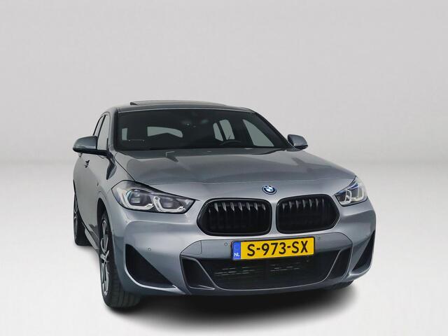 BMW X2 xDrive25e High Executive | Panoramadak | Parkeercamera | Head-up display | Stoelverwarming | Cruise control