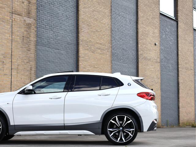 BMW X2 sDrive20i M Sport X Pano | HUD | 20" M | Trekhaak | NL Auto | Leder