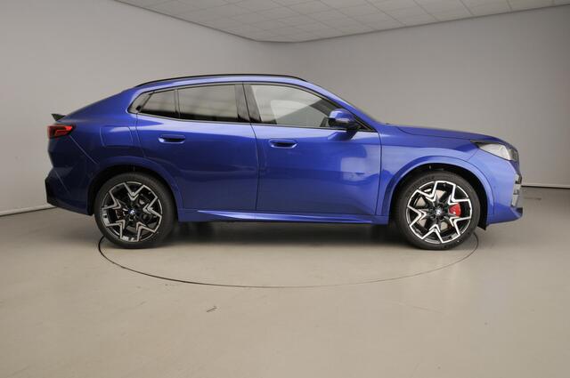 BMW X2 sDrive20i M-Sportpakket Pro / Panoramadak / Trekhaak / Harman-Kardon / Driving assist plus / Alu wielen 20 inch