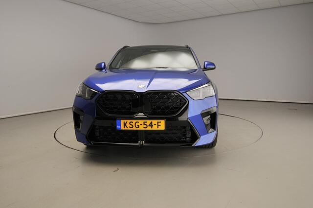BMW X2 sDrive20i M-Sportpakket Pro / Panoramadak / Trekhaak / Harman-Kardon / Driving assist plus / Alu wielen 20 inch