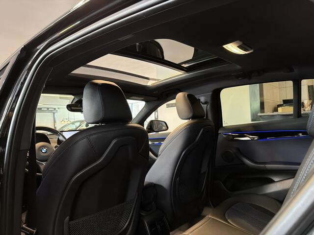 BMW X2 M35iA 306PK xDRIVE M-SPORT LEDER/NAVI/HEAD-UP/PANORAMADAK
