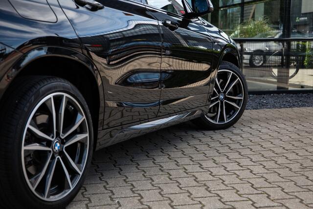 BMW X2 sDrive20i High Executive M-Sport , Panoramadak, Head-up display, Memory, Head-up display,