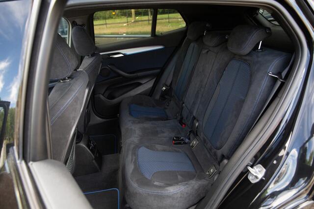 BMW X2 sDrive20i High Executive M-Sport , Panoramadak, Head-up display, Memory, Head-up display,