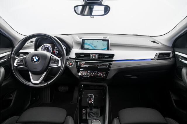 BMW X2 sDrive20i Advantage | HUD | Navi Plus | Camera | 19" | Stoelverwarming