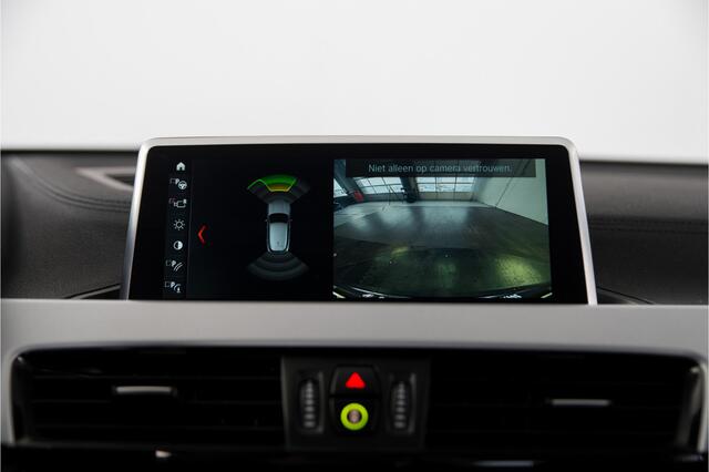 BMW X2 sDrive20i Advantage | HUD | Navi Plus | Camera | 19" | Stoelverwarming