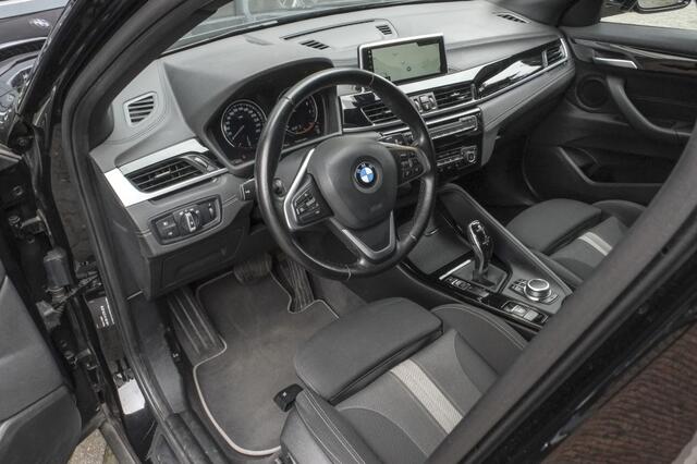 BMW X2 sDrive 18i Advantage Plus | Trekhaak | Navigatie