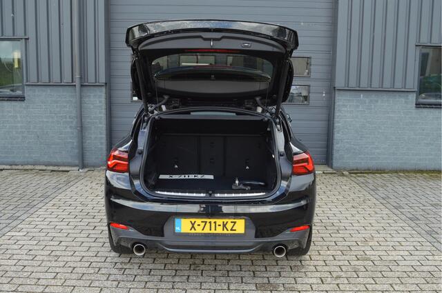 BMW X2 sDrive20i | M-PAKKET | CAMERA | TREKHAAK | HIFI | LED | DAB | CARPLAY |