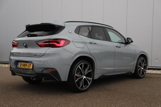 BMW X2 sDrive20i M Sport Business Edition Plus Automaat Panoramadak Leder Sportstoelen Head Up Display M Brooklyn Grau Sfeerverlichting LED Stuur & Stoelverwarming