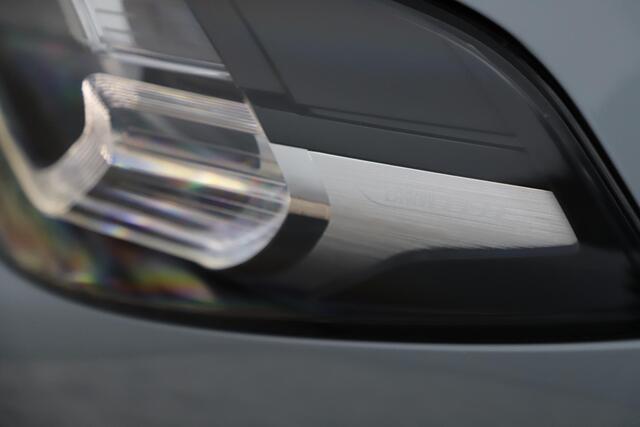 BMW X2 sDrive20i M Sport Business Edition Plus Automaat Panoramadak Leder Sportstoelen Head Up Display M Brooklyn Grau Sfeerverlichting LED Stuur & Stoelverwarming