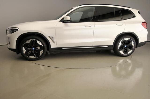 BMW X3 iX3 High Executive 80 kWh LED / Leder / HUD / Trekhaak / Schuifdak / Sportstoelen / DAB / Harman-kardon sound / Alu 20 inch