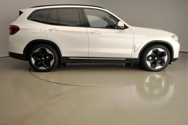BMW X3 iX3 High Executive 80 kWh LED / Leder / HUD / Trekhaak / Schuifdak / Sportstoelen / DAB / Harman-kardon sound / Alu 20 inch