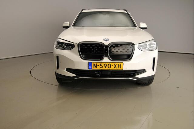 BMW X3 iX3 High Executive 80 kWh LED / Leder / HUD / Trekhaak / Schuifdak / Sportstoelen / DAB / Harman-kardon sound / Alu 20 inch