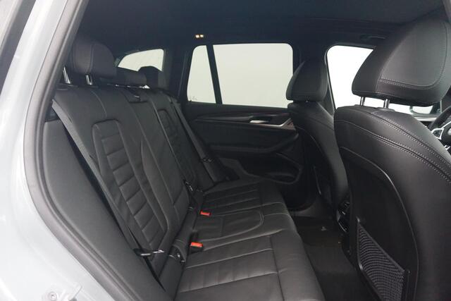 BMW X3 xDrive30i High Executive M Sport Harman Kardon / Panorama Dak / Trekhaak / Comfort Acces / Stoel- en Stuurverwarming