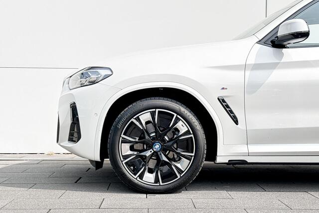 BMW X3 iX3 High Executive 80 kWh | Glazen Panoramadak | Harman Kardon | Headup display | Stoelverwarming |
