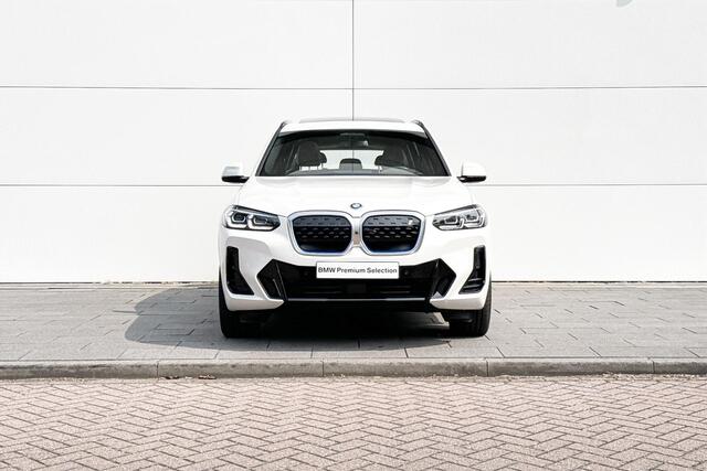BMW X3 iX3 High Executive 80 kWh | Glazen Panoramadak | Harman Kardon | Headup display | Stoelverwarming |