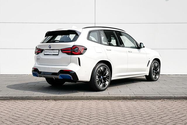 BMW X3 iX3 High Executive 80 kWh | Glazen Panoramadak | Harman Kardon | Headup display | Stoelverwarming |