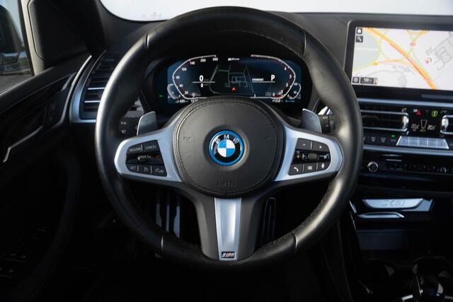 BMW X3 xDrive30e M Sportpakket | High Executive | Glazen schuif-kanteldak | 19 inch | Trekhaak