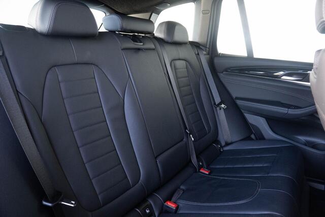 BMW X3 xDrive30e M Sportpakket | High Executive | Glazen schuif-kanteldak | 19 inch | Trekhaak