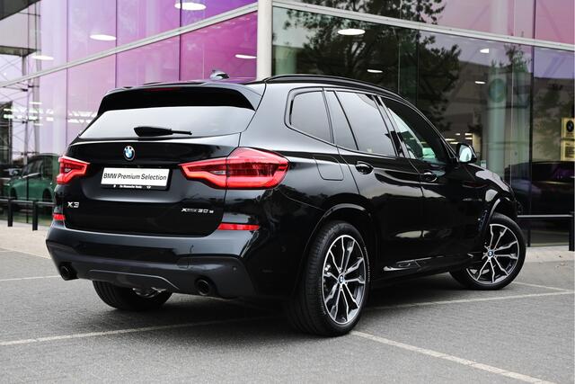 BMW X3 xDrive30e High Executive M Sport Automaat / Panoramadak / Trekhaak / Sportstoelen / Head Up / Comfort Access / HiFi / 20" LMV