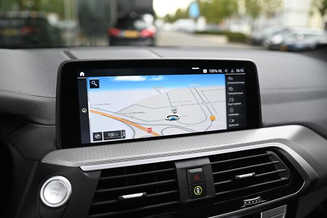 BMW X3 xDrive30e High Executive M Sport Automaat / Panoramadak / Trekhaak / Sportstoelen / Head Up / Comfort Access / HiFi / 20" LMV
