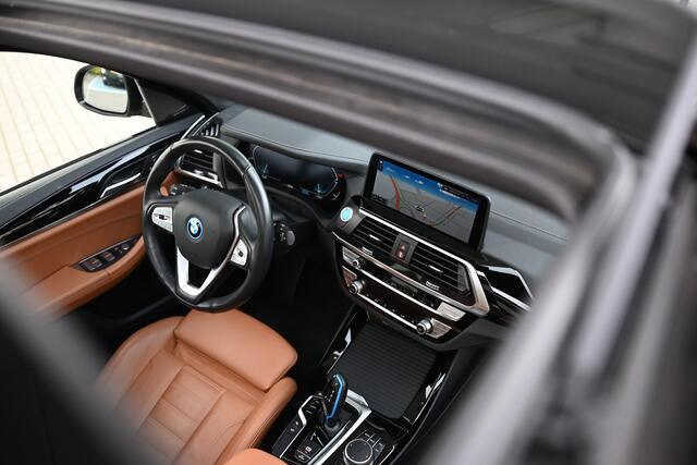 BMW X3 iX3 High Executive / Sportstoelen / Adaptieve LED / Parking Assistant Plus / Comfort Access / Head-Up / Driving Assistant Professional