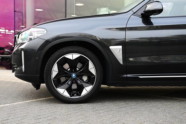 BMW X3 iX3 High Executive / Sportstoelen / Adaptieve LED / Parking Assistant Plus / Comfort Access / Head-Up / Driving Assistant Professional