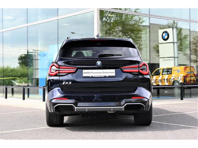 BMW X3 iX3 High Executive M Sport / Panoramadak / Trekhaak / Sportstoelen / M Adaptief onderstel / Adaptieve LED / Parking Assistant Plus / Gesture Control / Comfort Access