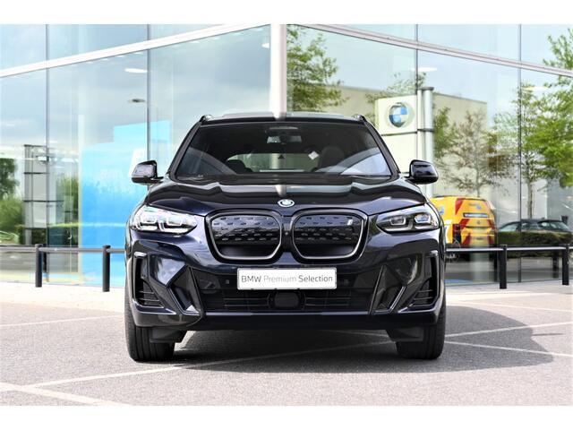 BMW X3 iX3 High Executive M Sport / Panoramadak / Trekhaak / Sportstoelen / M Adaptief onderstel / Adaptieve LED / Parking Assistant Plus / Gesture Control / Comfort Access