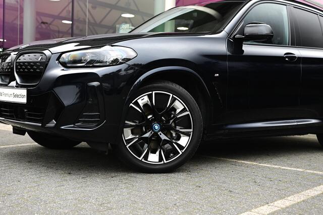 BMW X3 iX3 High Executive Automaat / Sportstoelen / Stoelverwarming / Adaptief onderstel / Parking Assistant Plus / Adaptieve LED / Harman Kardon / Head-Up / Live Cockpit Professional