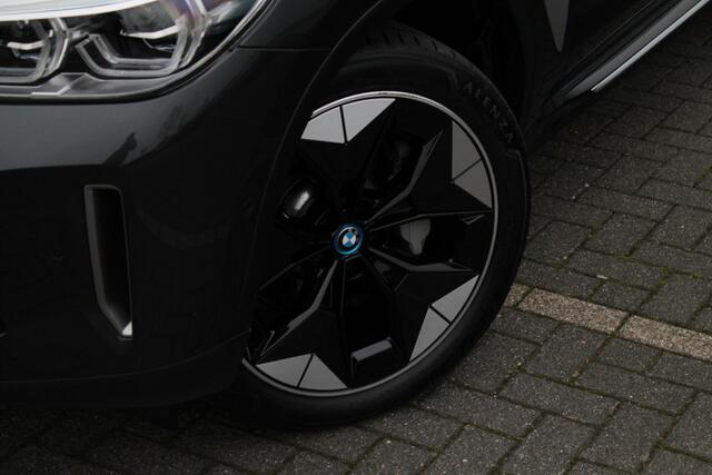 BMW X3 iX3 High Executive / Adaptieve LED / Sportstoelen / Head-Up / Parking Assistant Plus / Gesture Control / Comfort Access