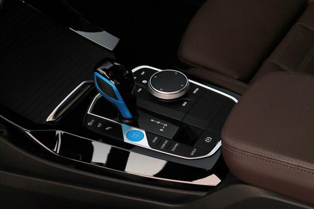 BMW X3 iX3 High Executive 80 kWh / Sportstoelen / Stoelverwarming / M Adaptief onderstel / Live Cockpit Professional / Harman Kardon / Head-Up / Parking Assistant Plus