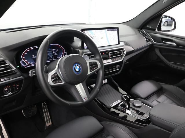 BMW X3 xDrive30e High Executive M-Sport | Panoramadak | FaceLift | Sportstoelen | ShadowLine | Harman/Kardon | HUD | Camera | Apple CarPlay | Stoelverw. | Ele. verstelbare stoelen + Geheugen |