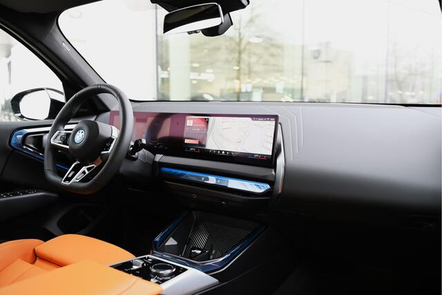 BMW X3 30e xDrive High Executive M-Sport Automaat / Panoramadak / Trekhaak / Harman Kardon / Head-Up Display / Driving Assistant Pro / Adaptive LED / 21" LMV