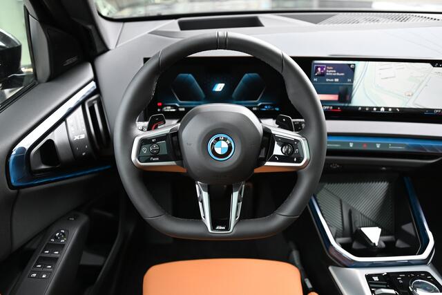 BMW X3 30e xDrive High Executive M-Sport Automaat / Panoramadak / Trekhaak / Harman Kardon / Head-Up Display / Driving Assistant Pro / Adaptive LED / 21" LMV