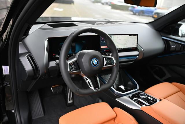 BMW X3 30e xDrive High Executive M-Sport Automaat / Panoramadak / Trekhaak / Harman Kardon / Head-Up Display / Driving Assistant Pro / Adaptive LED / 21" LMV