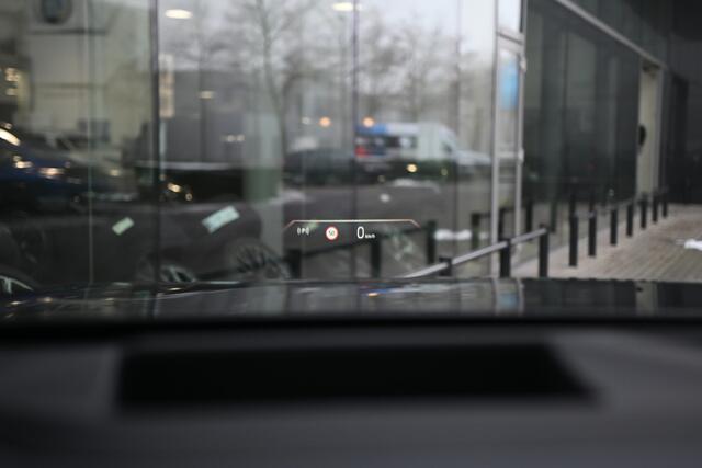 BMW X3 30e xDrive High Executive M-Sport Automaat / Panoramadak / Trekhaak / Harman Kardon / Head-Up Display / Driving Assistant Pro / Adaptive LED / 21" LMV