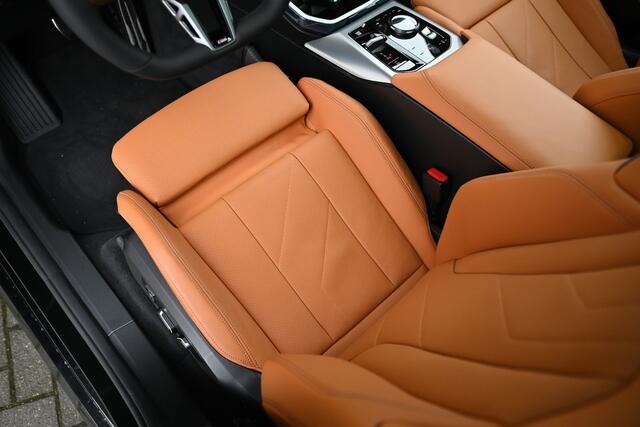 BMW X3 30e xDrive High Executive M-Sport Automaat / Panoramadak / Trekhaak / Harman Kardon / Head-Up Display / Driving Assistant Pro / Adaptive LED / 21" LMV